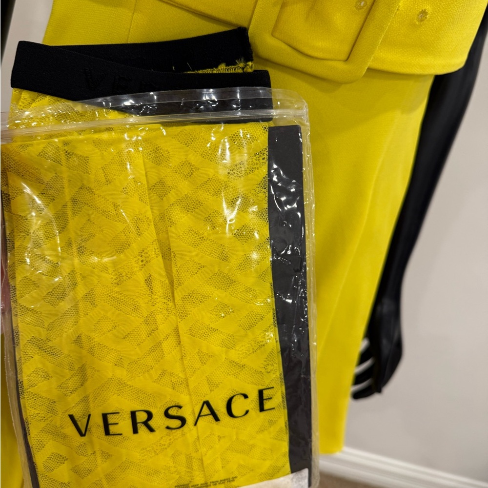 VERSACE Logo Tights Yellow Size S – New With Packaging